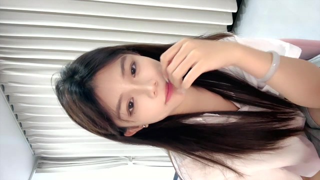 [MP4/1.3g]神仙颜值【mimijiang】道具自慰