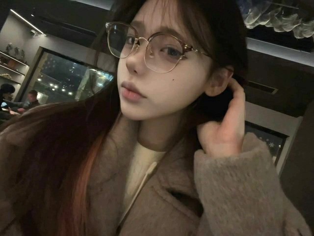 [77V+250P/145MB]【小小绘】顶级颜值女神超绝美乳私拍大尺福利