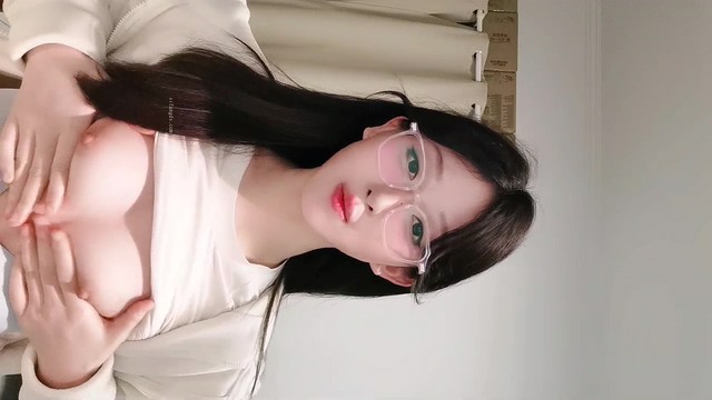 [MP4/1.9g]不知名女主播