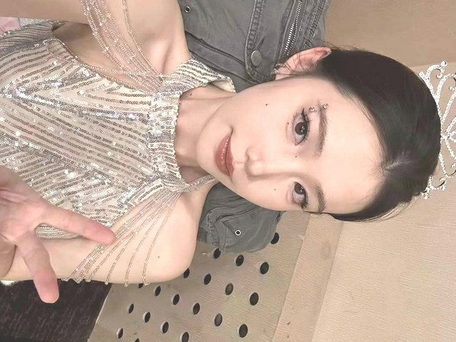 [1V+7P/123MB]真实调教极品大学生眼镜反差婊 身材超好 肤白